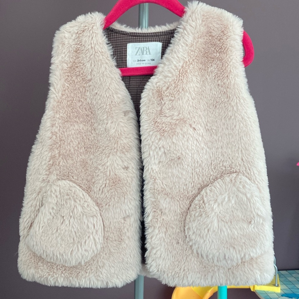 Zara girls fluffy vest - size 3-4 years